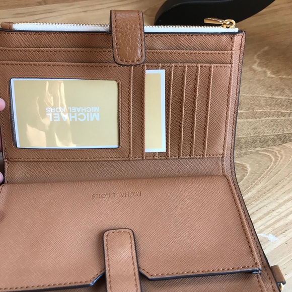 Michael Kors double zip phone wallet wristlet - Picture 5 of 8